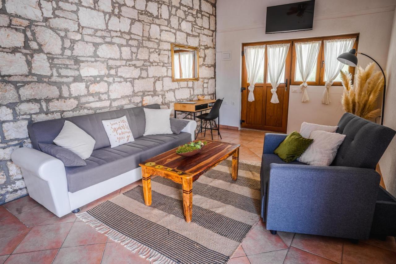 Lavanda Apartments & Room Sveti Lovreč Pazenatički Εξωτερικό φωτογραφία